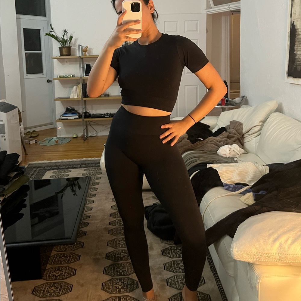 Bo+Tee Scrunch Leggings and Cropped Gym Shirt Set